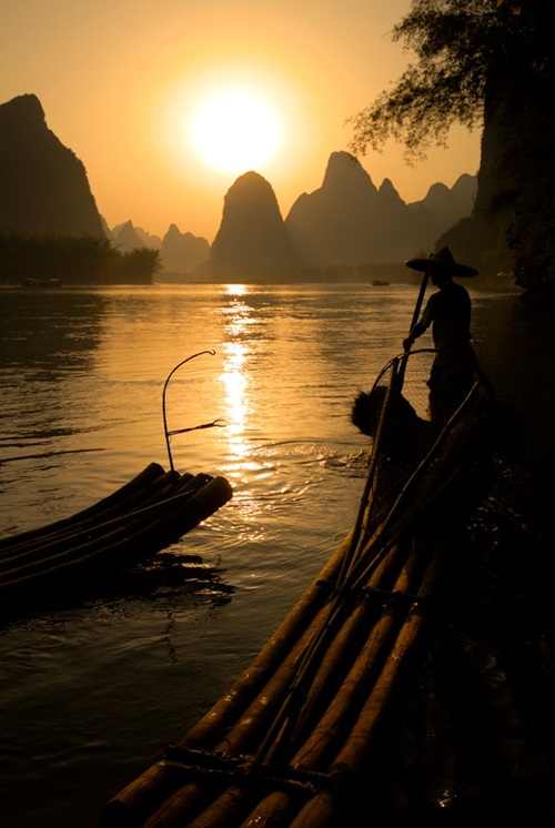 curated-lifestyle-ah8QRi7J4Es-unsplash Photo of a river at sunset featuring a silhouette of a boater with a oar