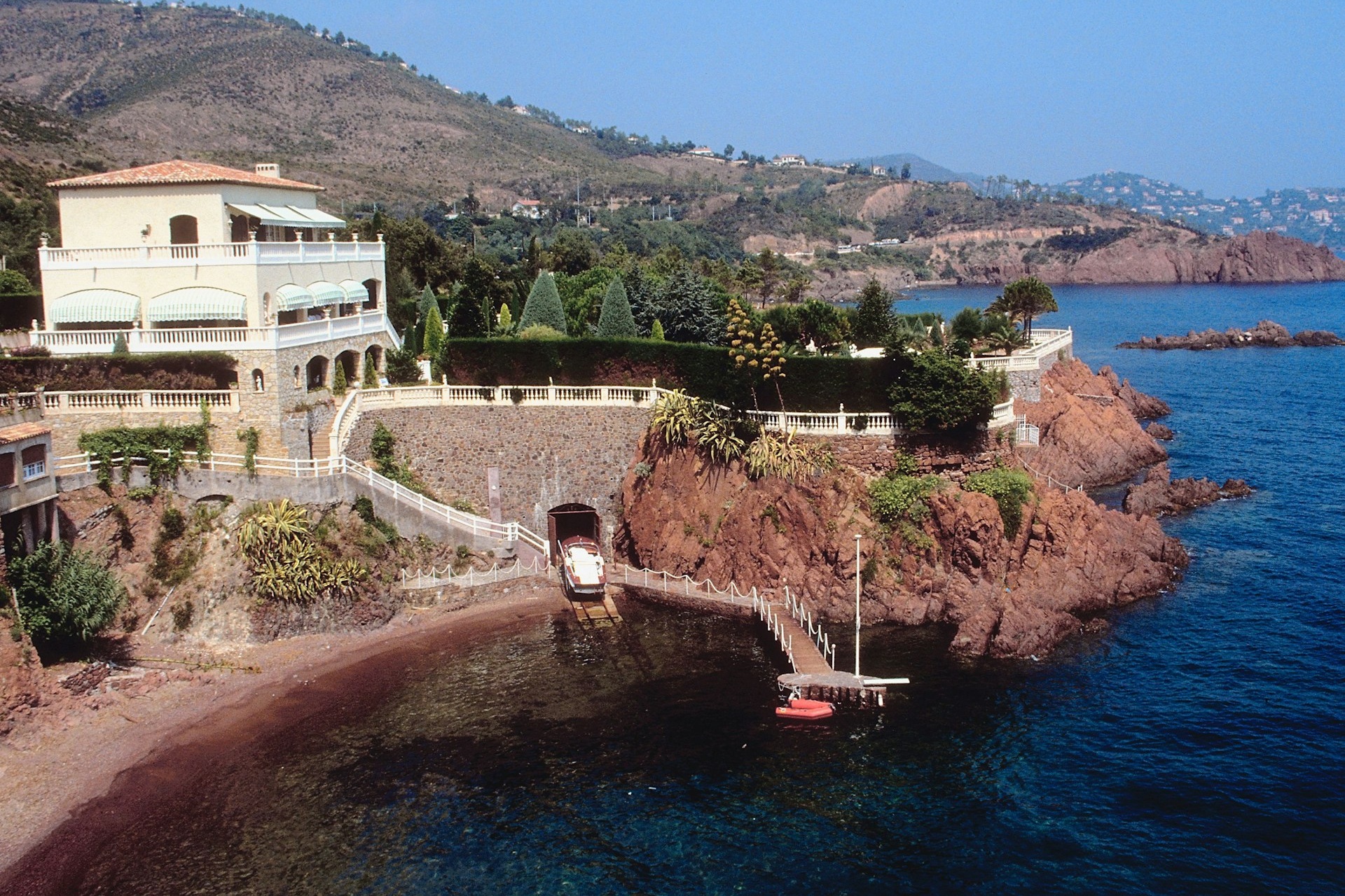 Photo of a villa on the coast